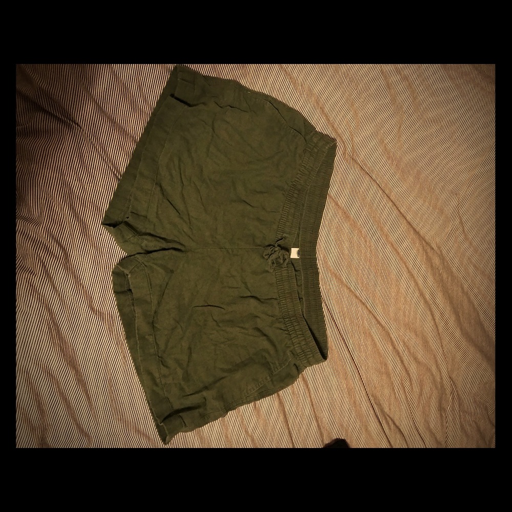 Green linen Old Navy shorts
